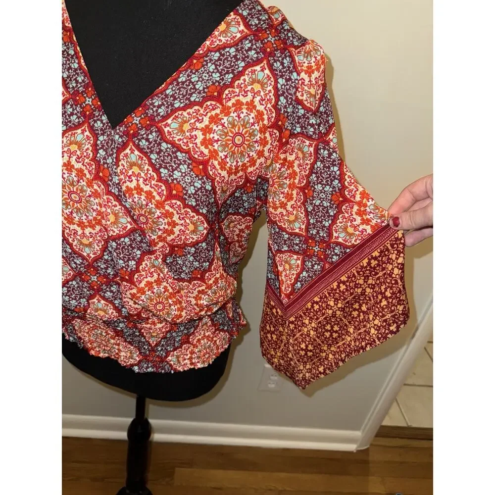 Twine & String Woman’s Cropped Red Blue Floral Smocked Surplice Boho Top Medium - Picture 3 of 5